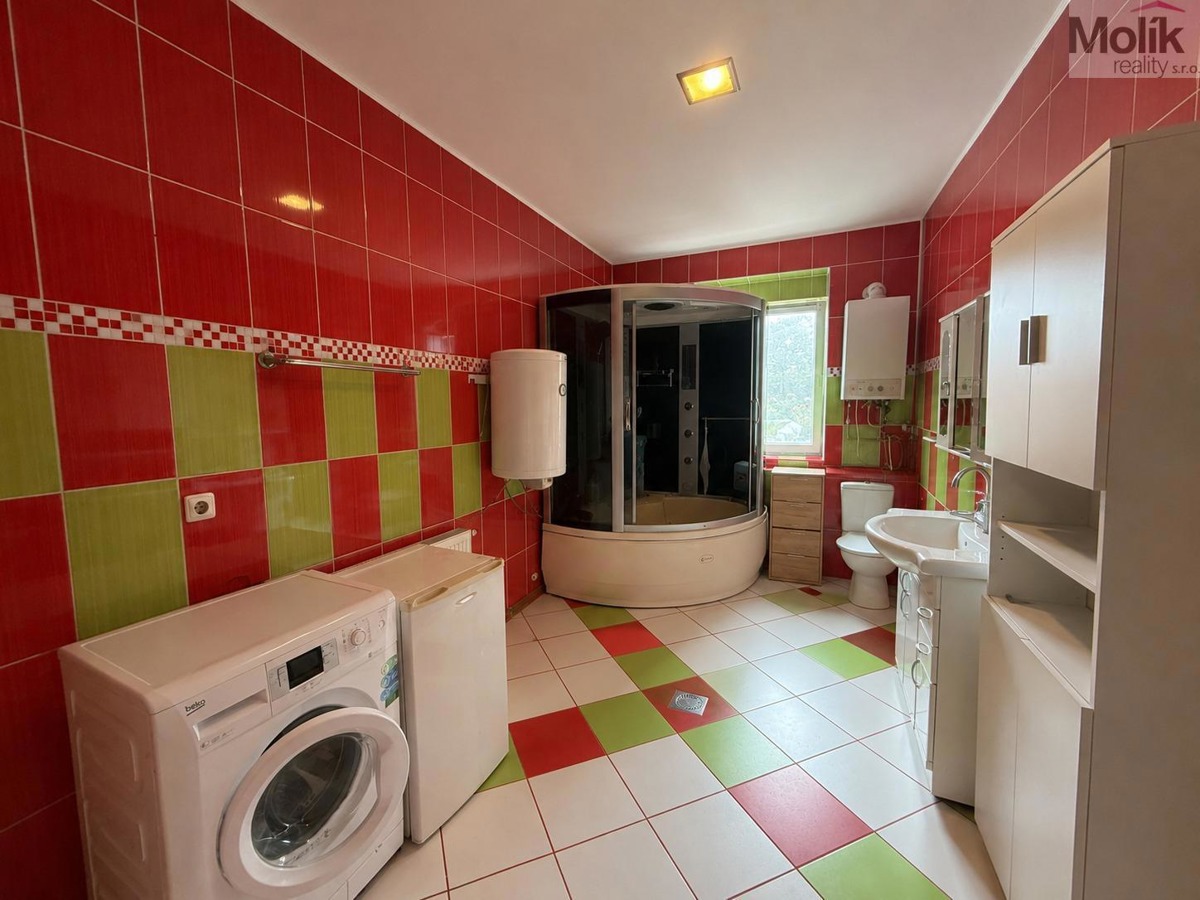 Фото 3 - Продаж будинку · Сімейний будинок · 384 m²
