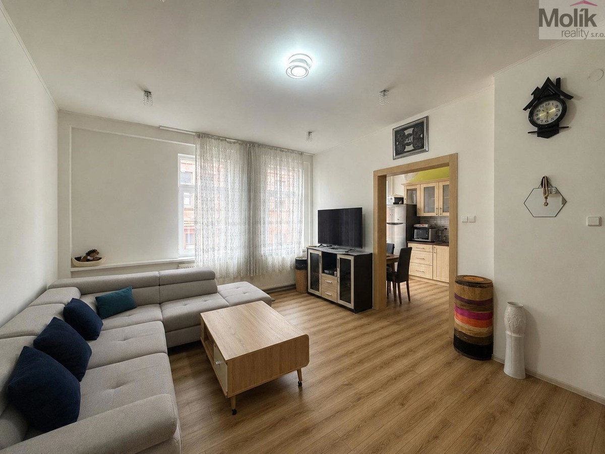Фото 2 - Продаж будинку · Сімейний будинок · 384 m²