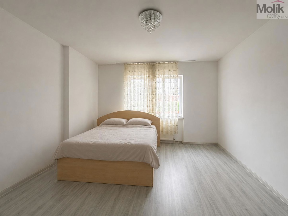 Фото 4 - Продаж будинку · Сімейний будинок · 384 m²