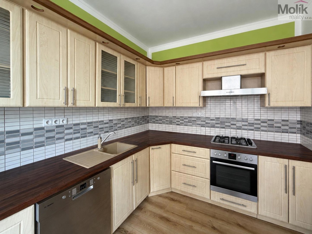 Фото 1 - Продаж будинку · Сімейний будинок · 384 m²
