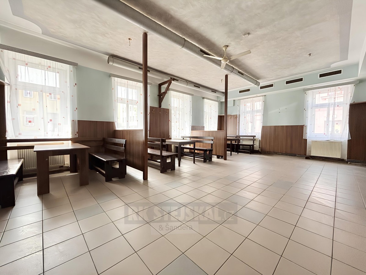 Фото 1 - Аренда коммерческой недвижимости · 292 m²