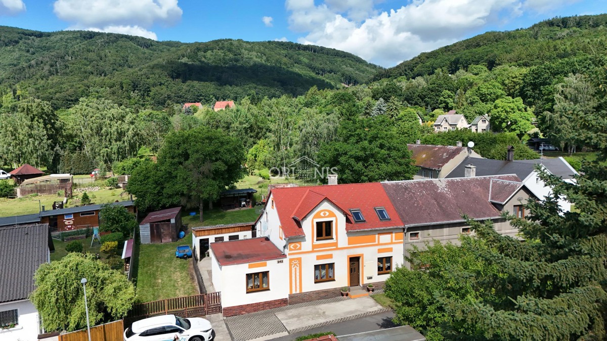 Фото 1 - Продаж будинку · Сімейний будинок · 1 239 m² · 6 кімнат