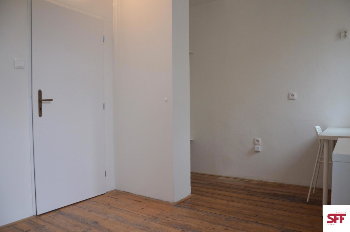 Photo 2 - Room for rent