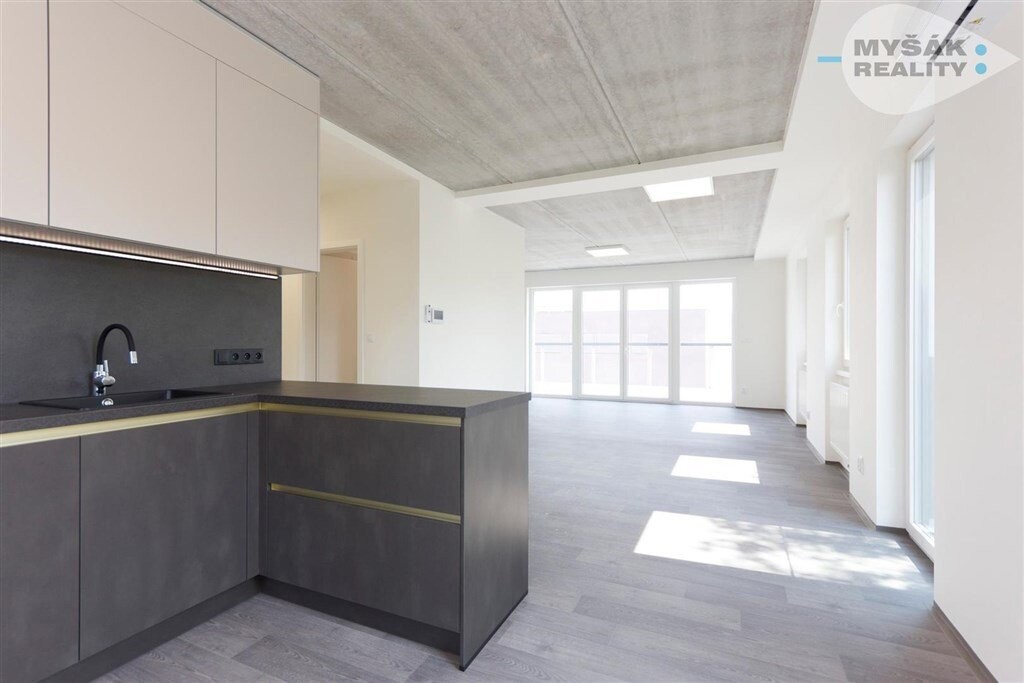 Фото 4 - Продаж квартири · 4+kk · 148 m²