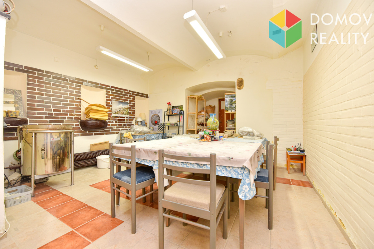 Photo 1 - Commercial property for rent · Massage room · 50 m²