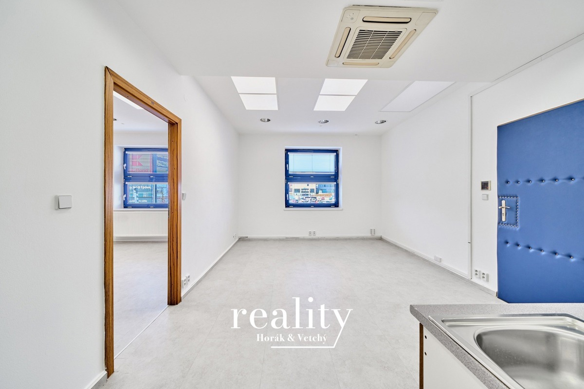 Photo 4 - Commercial property for rent · Doctor's office · 84 m²