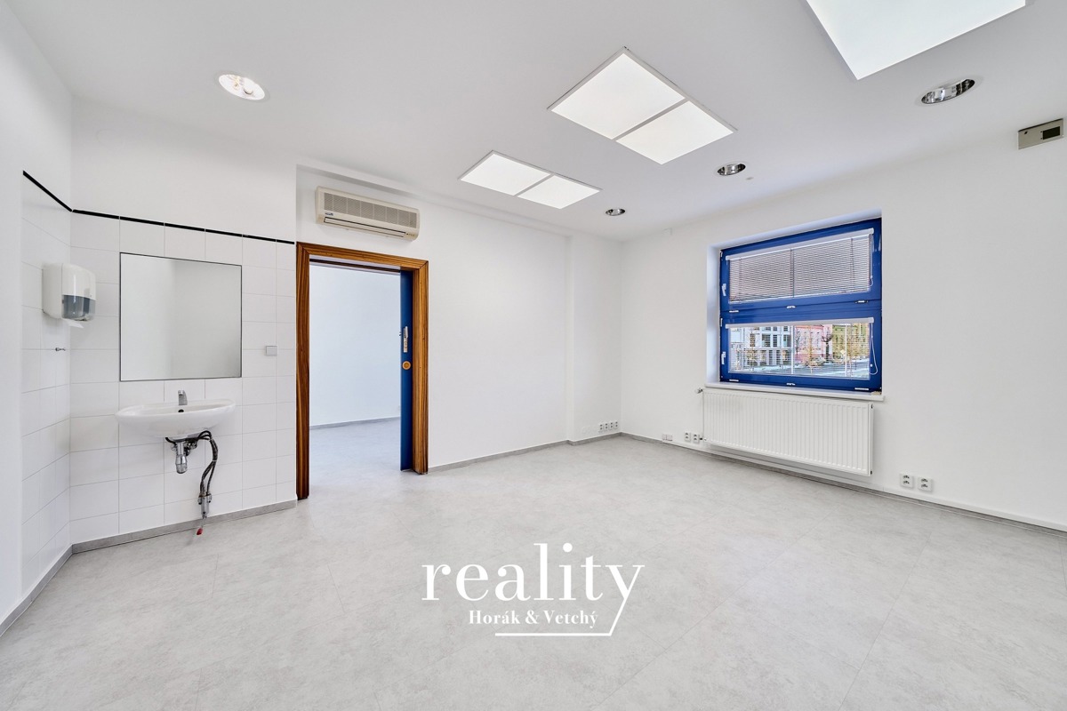 Photo 2 - Commercial property for rent · Doctor's office · 84 m²