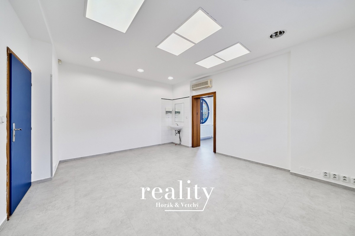 Photo 3 - Commercial property for rent · Doctor's office · 84 m²