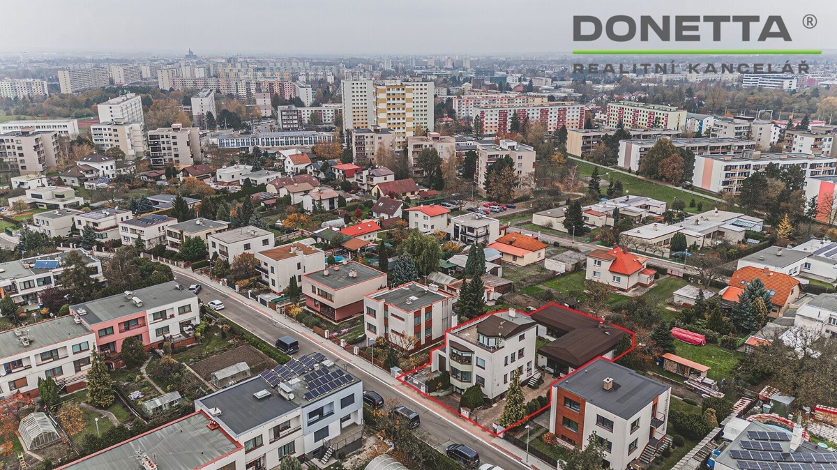 Фото 4 - Продажа дома · Семейный дом · 240 m² · 5 комнат