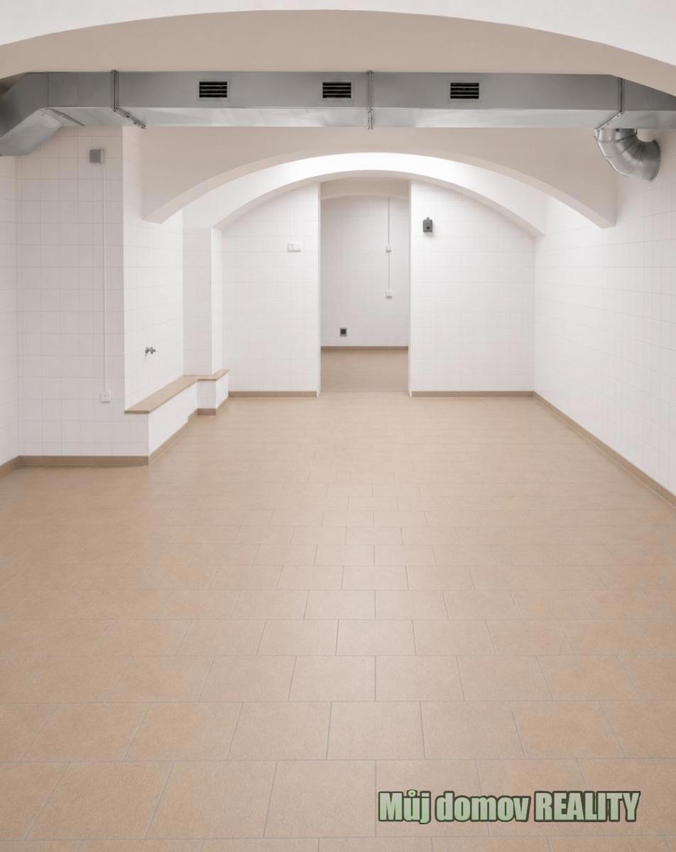 Photo 1 - Commercial property for rent · 220 m²