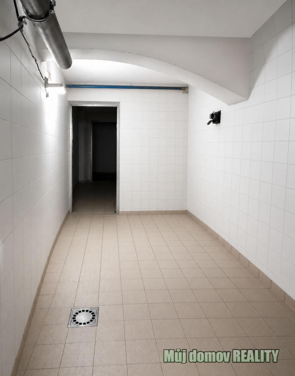 Photo 3 - Commercial property for rent · 220 m²
