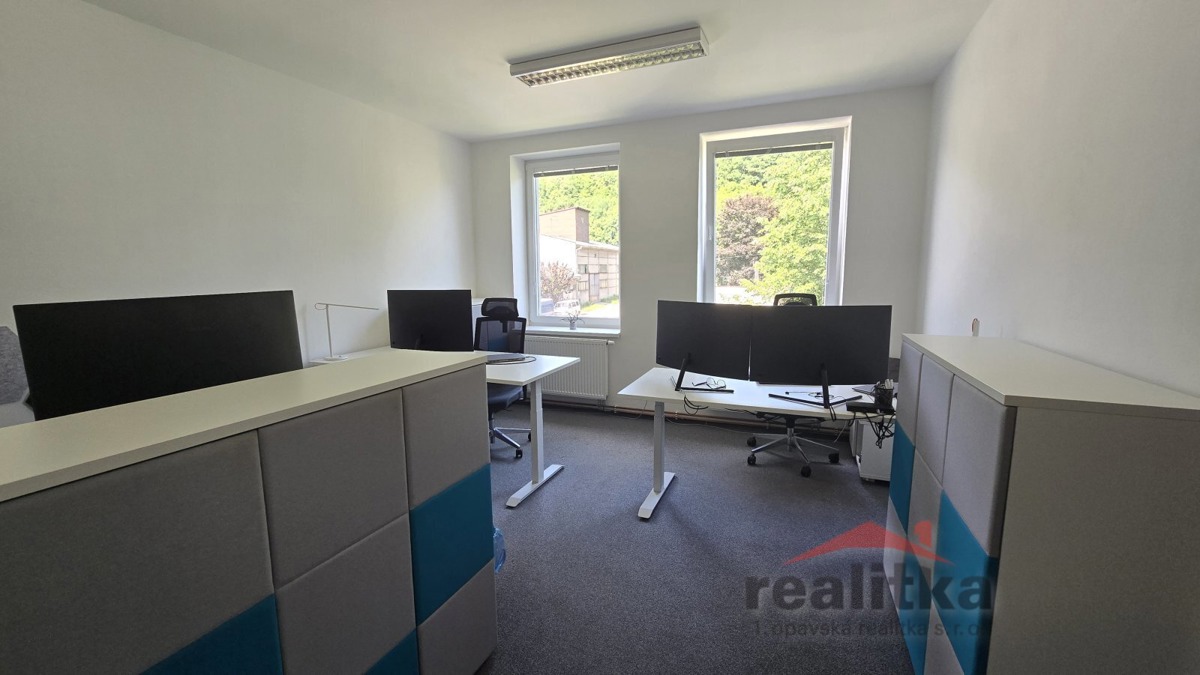 Photo 1 - Commercial property for rent · Office · 200 m²