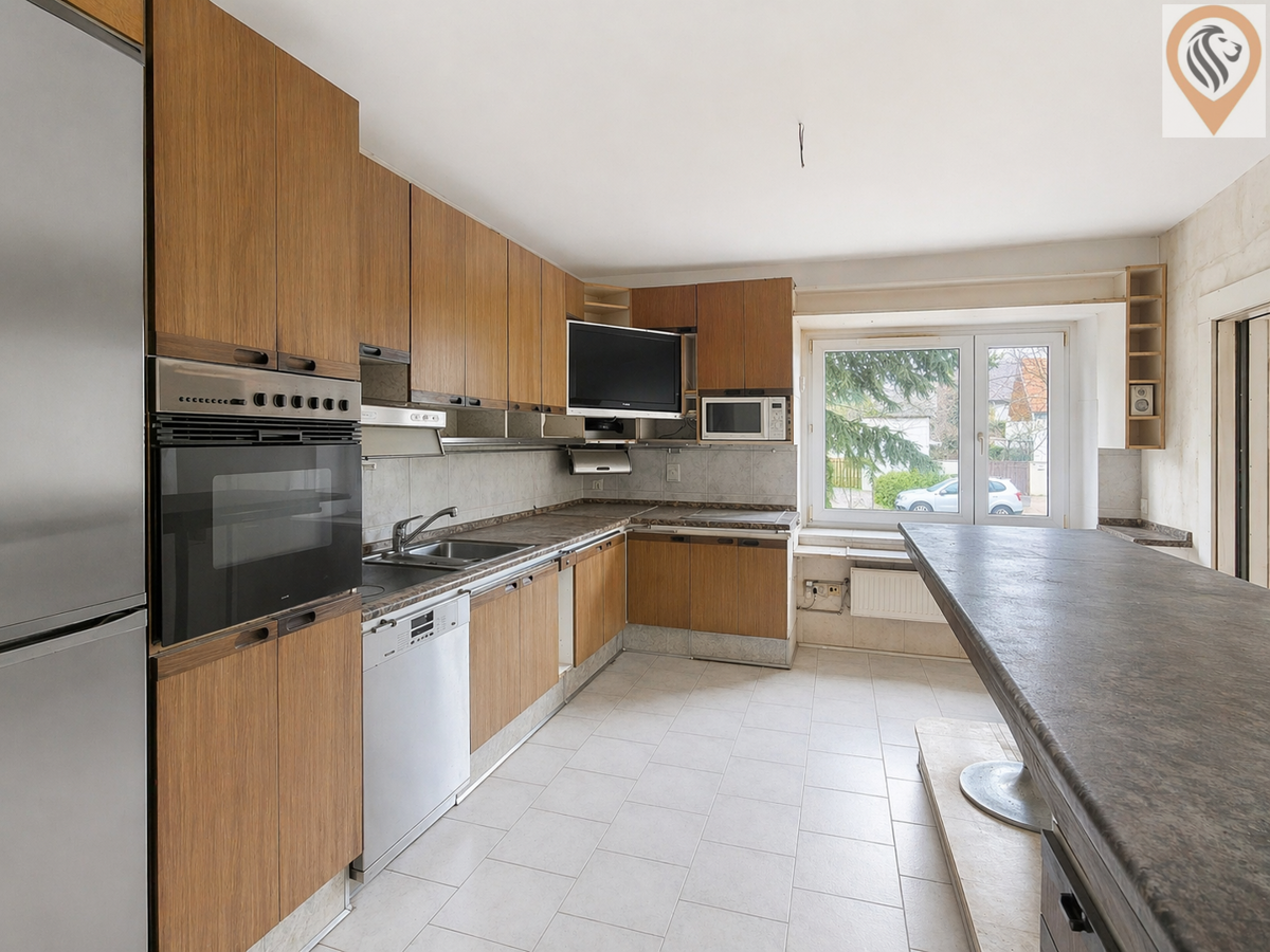 Фото 1 - Продаж будинку · Сімейний будинок · 250 m² · 5 кімнат