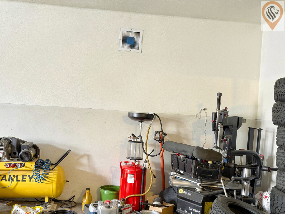 Photo 3 - Garage for rent · 75 m²