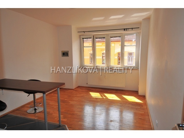 Photo 1 - Apartment for rent · 2+kk · 35 m²