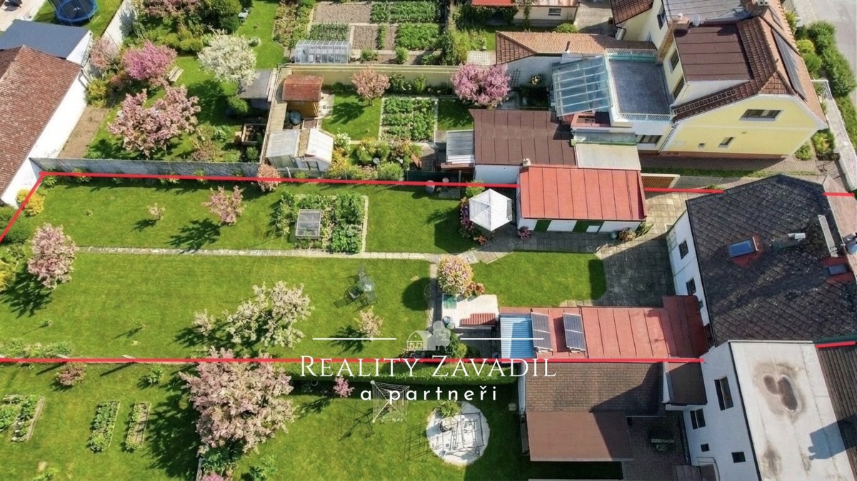 Фото 1 - Продаж будинку · Сімейний будинок · 180 m² · 5 кімнат