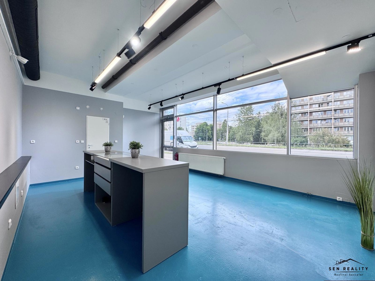 Photo 1 - Commercial property for rent · Office
