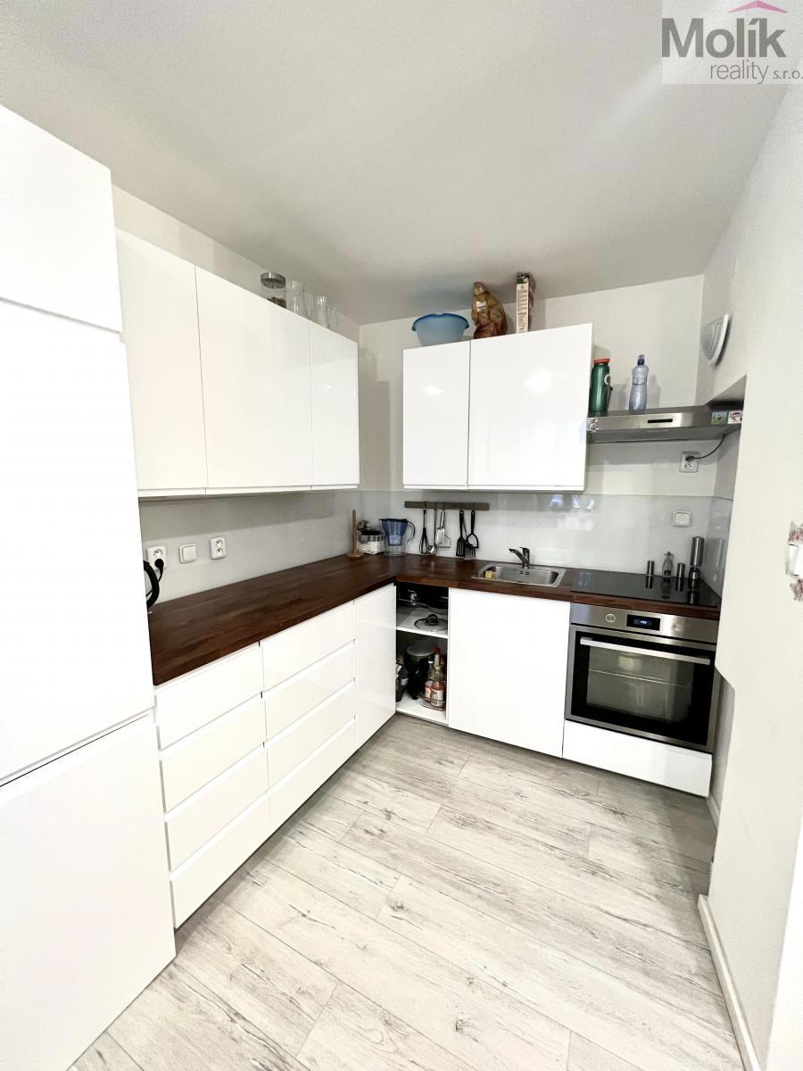 Фото 2 - Продажа дома · Семейный дом · 180 m²