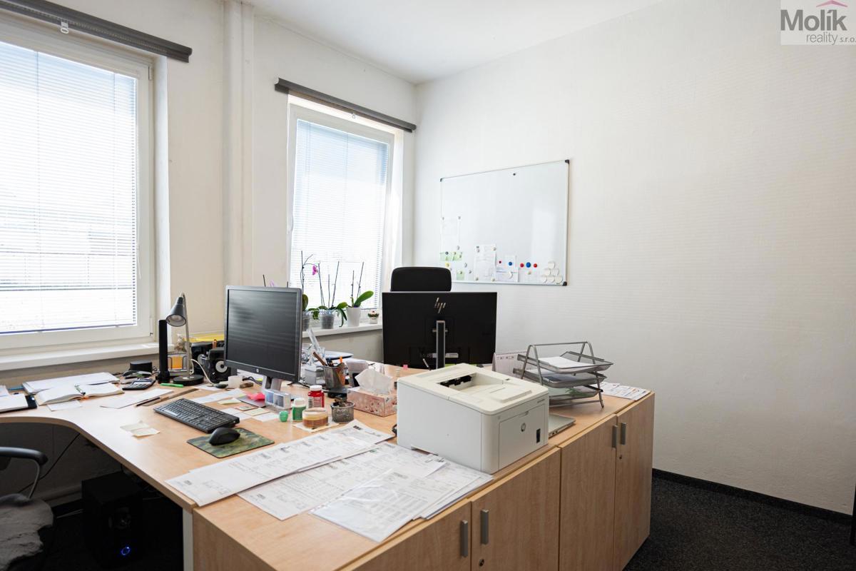 Фото 2 - Продажа коммерческой недвижимости · 3 160 m²