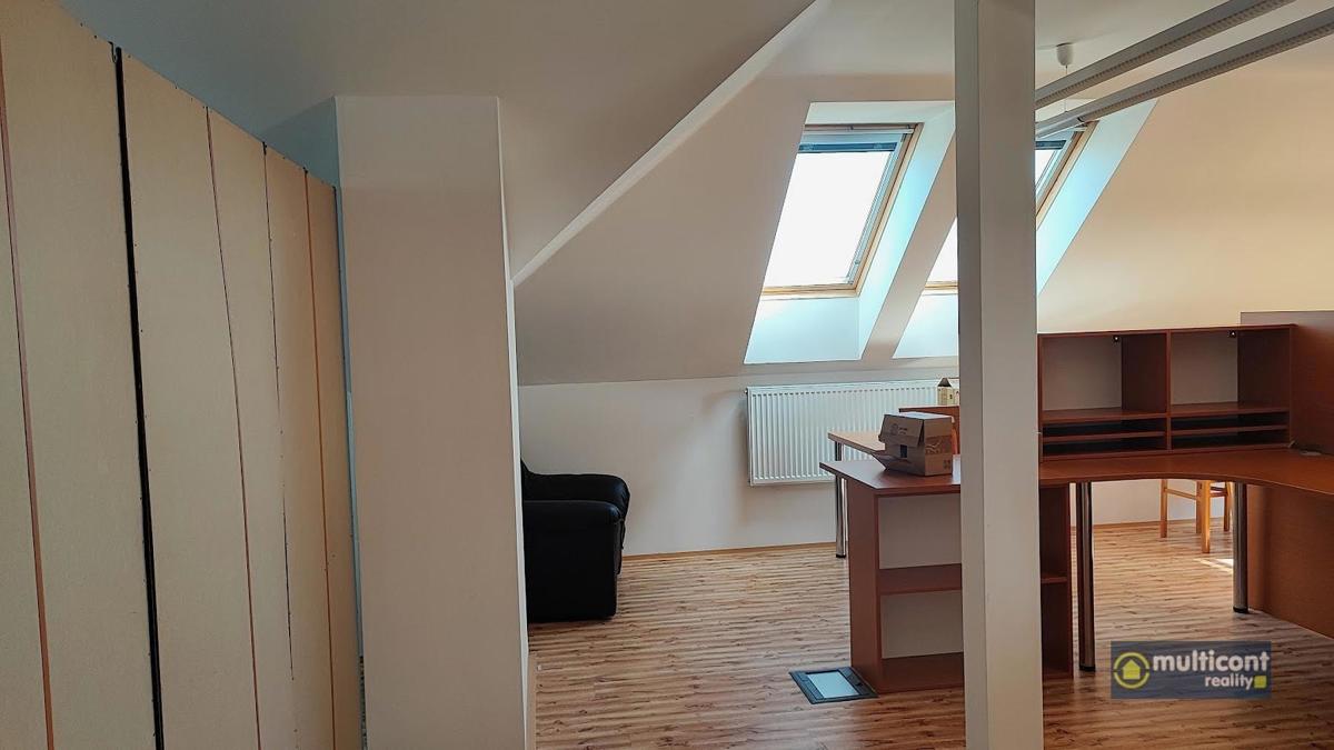 Photo 3 - Commercial property for rent · Office · 118 m²