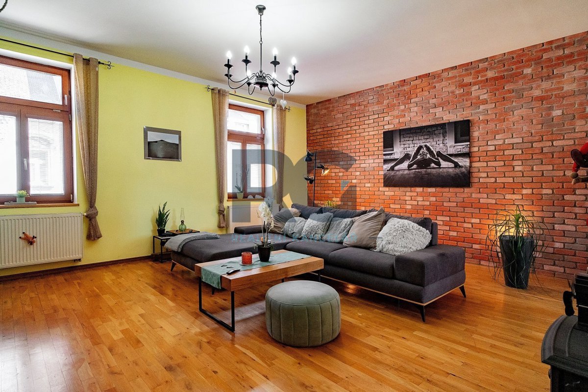 Фото 1 - Продаж будинку · Сімейний будинок · 568 m² · 5 кімнат