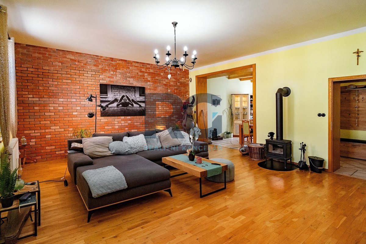 Фото 3 - Продаж будинку · Сімейний будинок · 568 m² · 5 кімнат