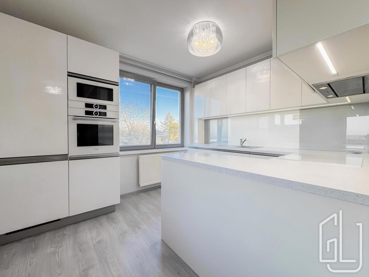 Фото 1 - Продаж квартири · 4+kk · 141 m²